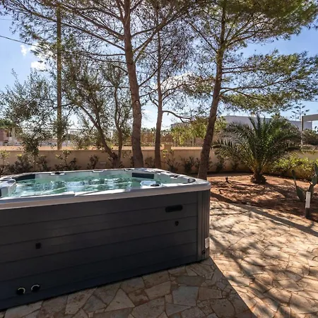 Albachiara Con Idromassaggio E Pineta - Apulia Villa