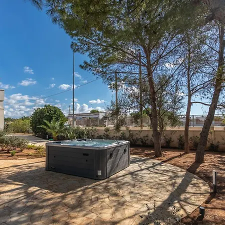 Albachiara Con Idromassaggio E Pineta - Apulia *
