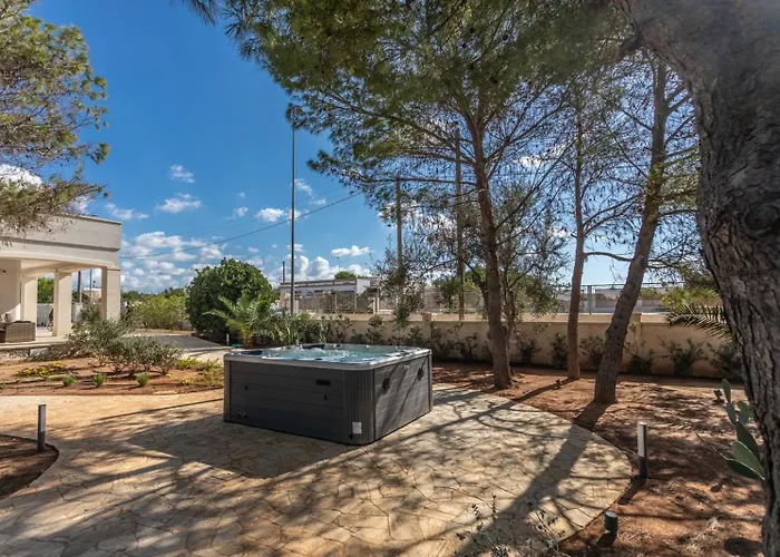 Albachiara Con Idromassaggio E Pineta - Apulia *